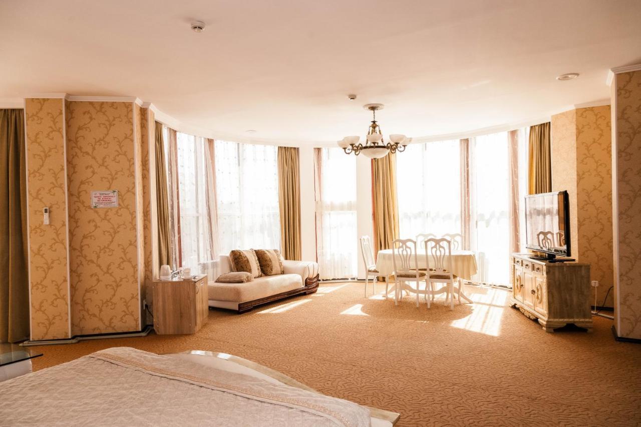 Golden Palace Aktau  Bagian luar foto