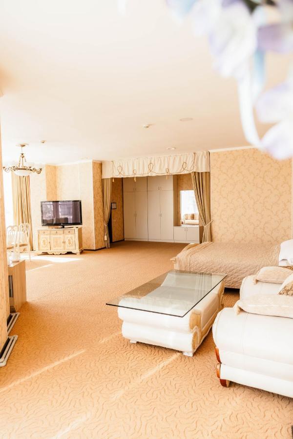 Golden Palace Aktau  Bagian luar foto
