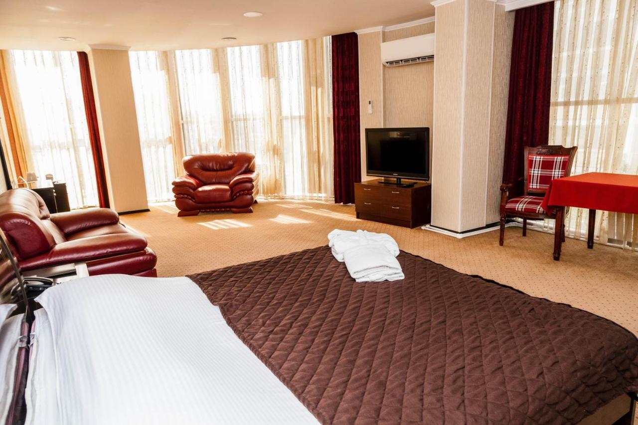 Golden Palace Aktau  Bagian luar foto